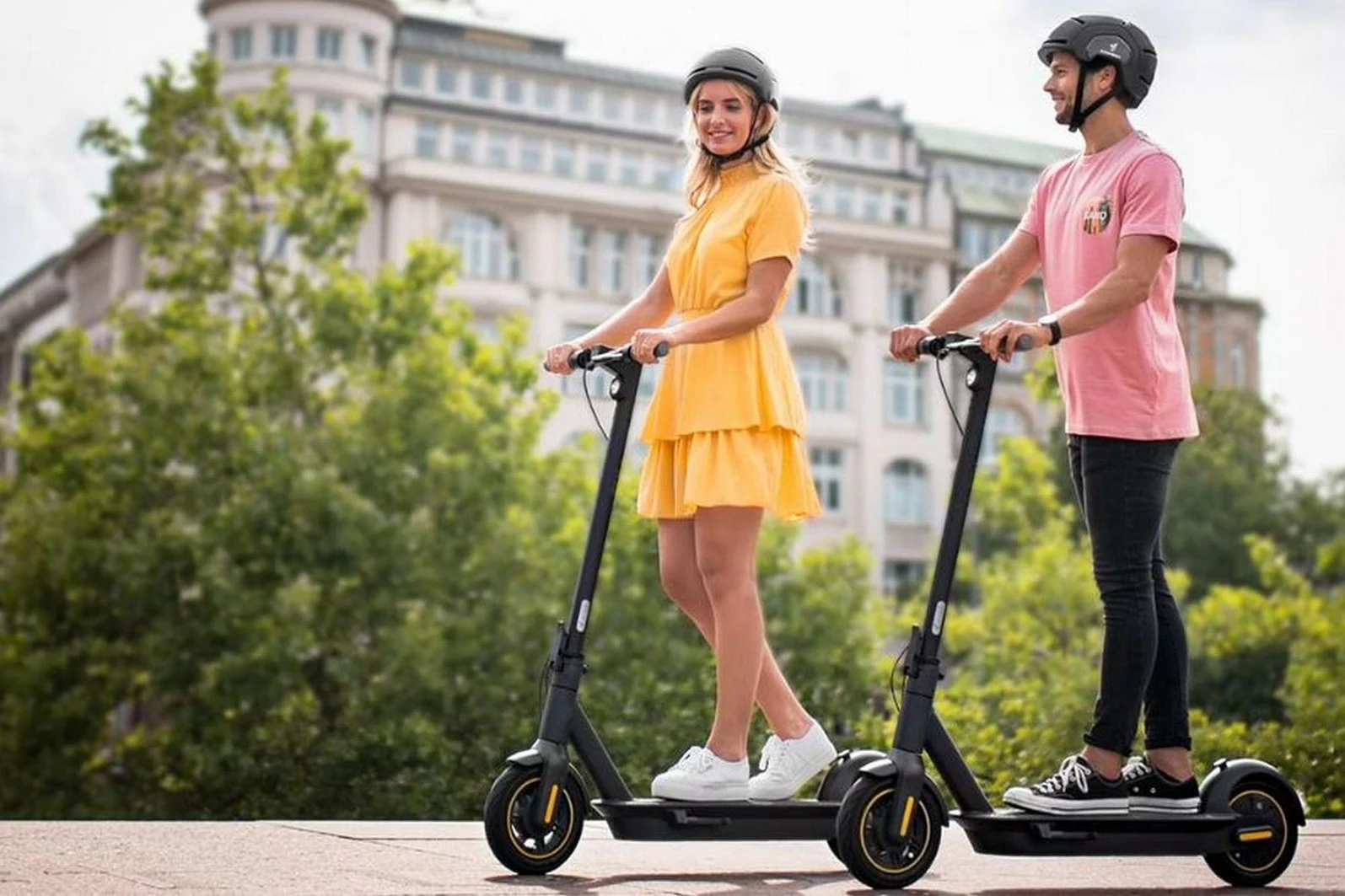 Old Town Kraków: 2-Hour Guided E-Scooter Tour
