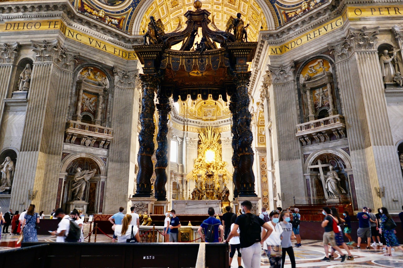 Basílica de San Pedro, Plaza y Grutas Papales: Visita guiada vespertina - Alojamientos en Roma