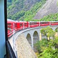 St. Moritz i Alpy Szwajcarskie z czerwonym pociągiem Bernina z Mediolanu