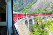 Санкт-Мориц и Швейцарские Альпы на красном поезде из Милана