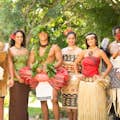 traditionele Hawaiiaanse klederdracht in het Polynesisch Cultureel Centrum
