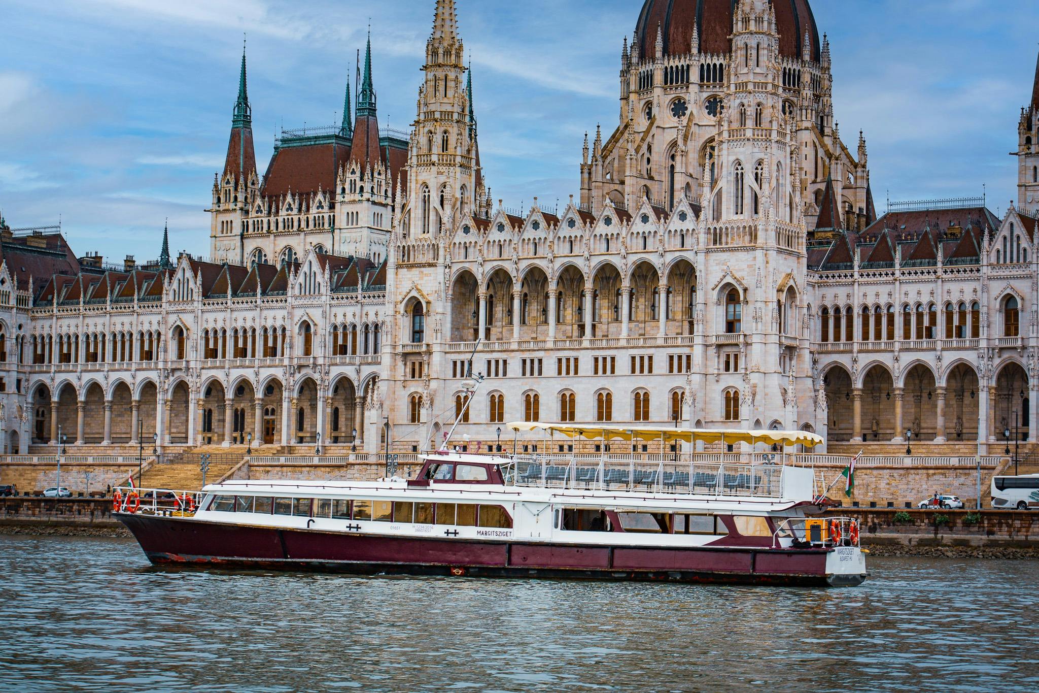 Budapest: 45-Min Sightseeing River Cruise in Budapest – Tiqets