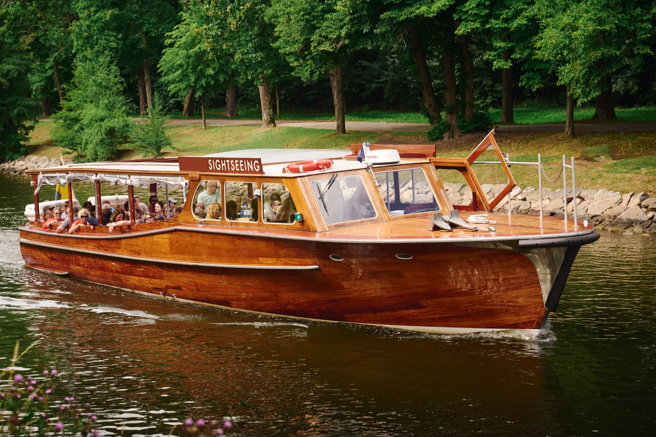 Stockholm: Guided Archipelago Wooden Boat Tour