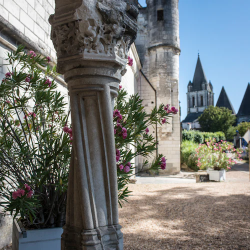 Royal City of Loches: Entry Ticket + AR Tablet - Photo 4