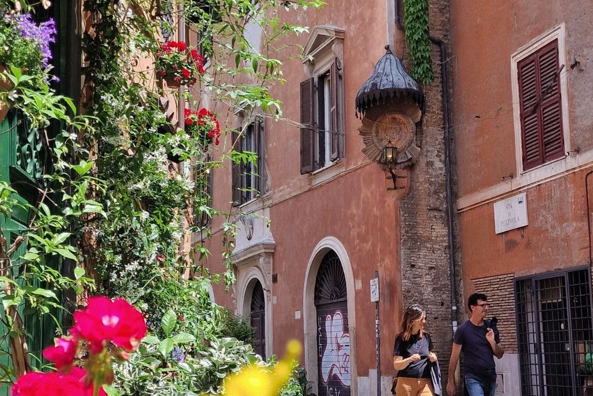 Staden är fantastisk: med vår mattur kommer du att promenera i unika områden och dolda hörn för att hitta riktiga lokala mathantverkare.