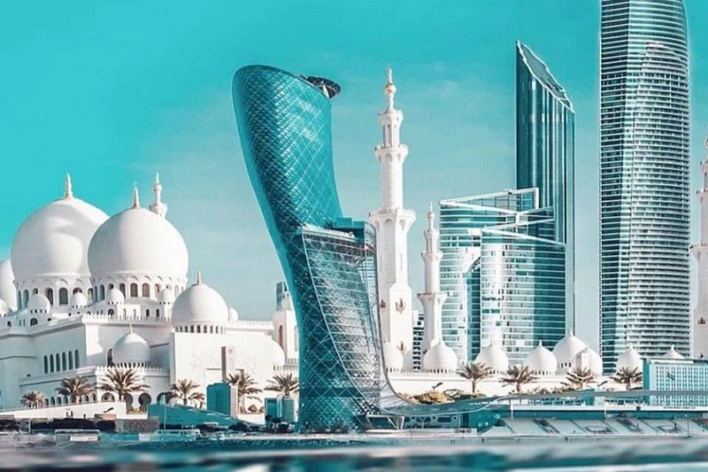 Abu Dhabi: Private Attractions Tour + Sheikh Zayed Grand Mosque & Souks Entry