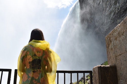 カナダ、ナイアガラの滝ボートクルーズ＋滝の裏側ツアー(即日発券)