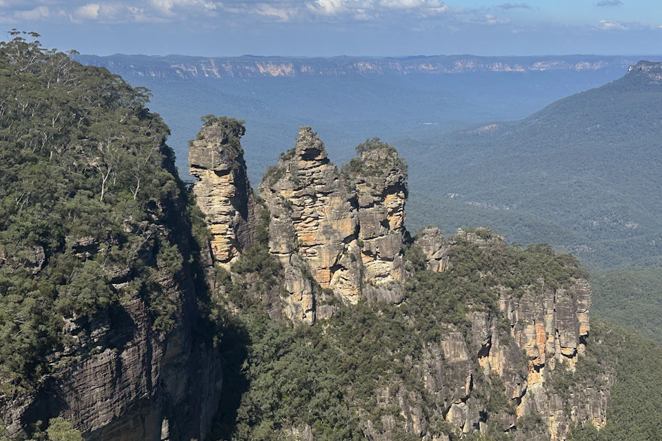 The iconic Three Sisters and the breathtaking views of the Blue Mountains