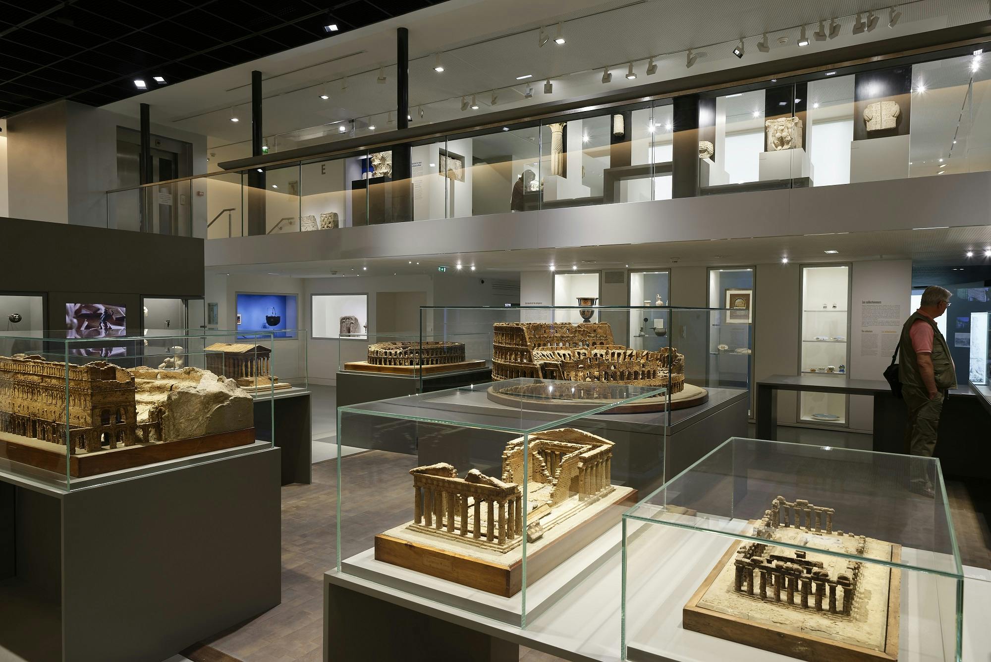 Μοντέλα από τον Auguste Pellet.