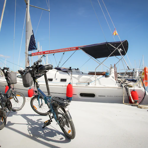 Passeio de meio dia em Barcelona: E-Bike, passeio pelos vinhedos, degustação de vinhos e navegação - Photo 2