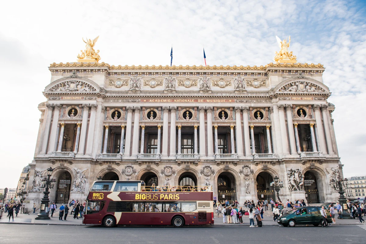 Big Bus Paris: Hop-on Hop-off Tour + Seine River Cruise — 3