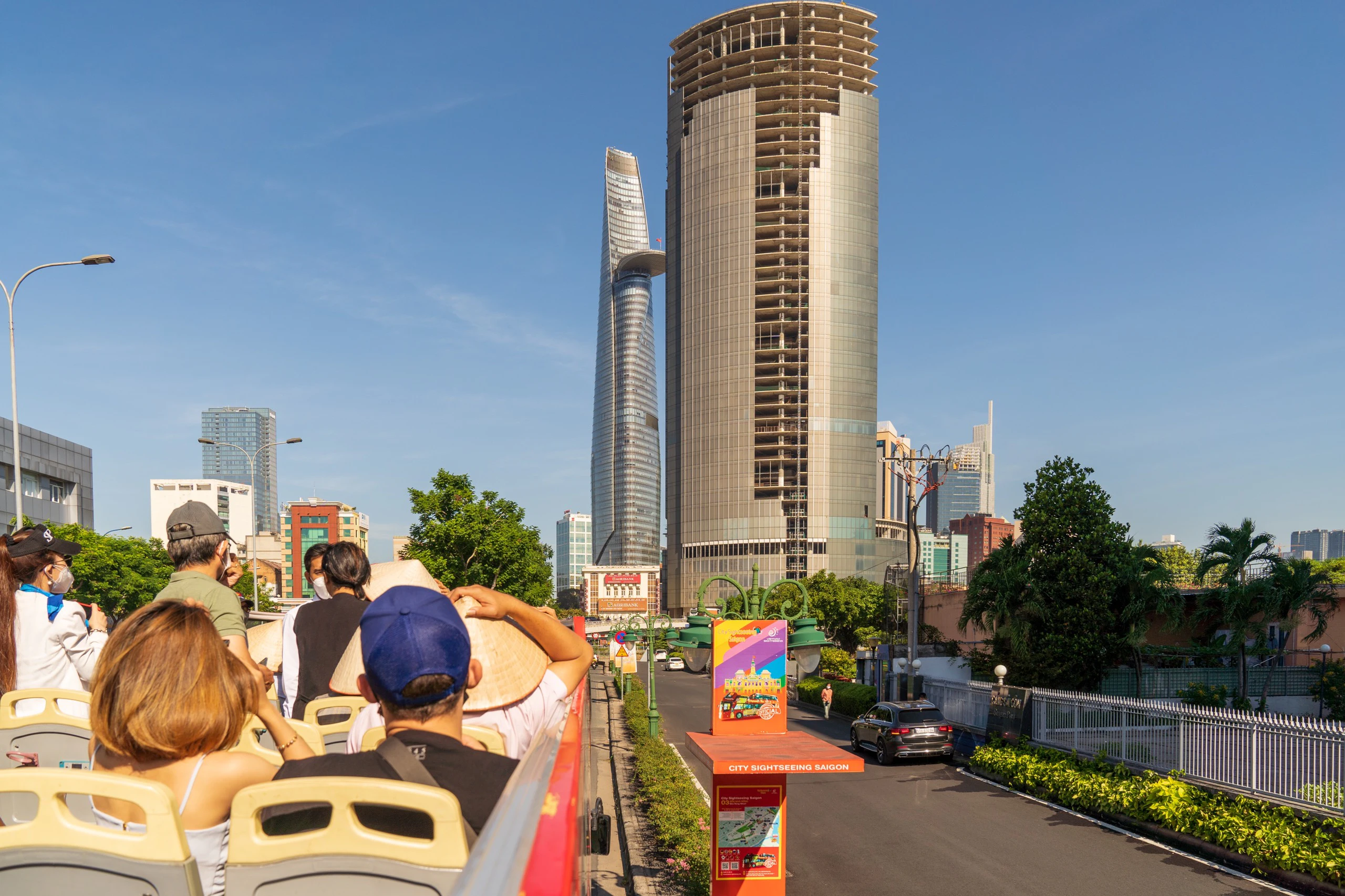 City Sightseeing Ho Chi Minh City: 1-Round Night Tour by Double-Decker Bus