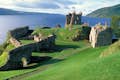 De ruïnes van Urquhart Castle aan Loch Ness