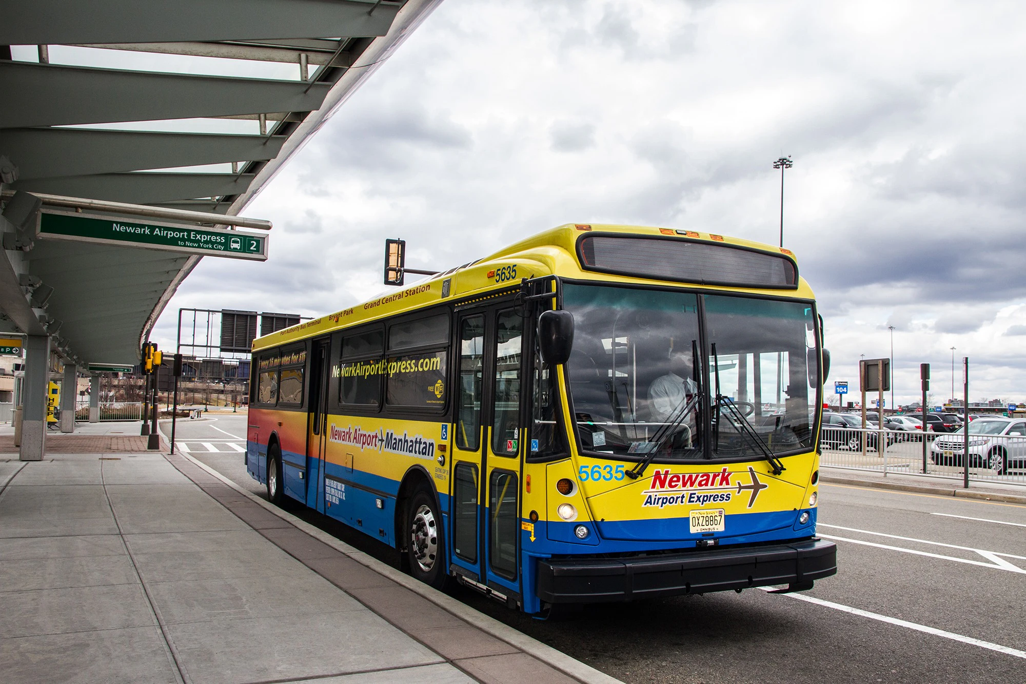 Manhattan: Bus Transfer from/to Newark Airport