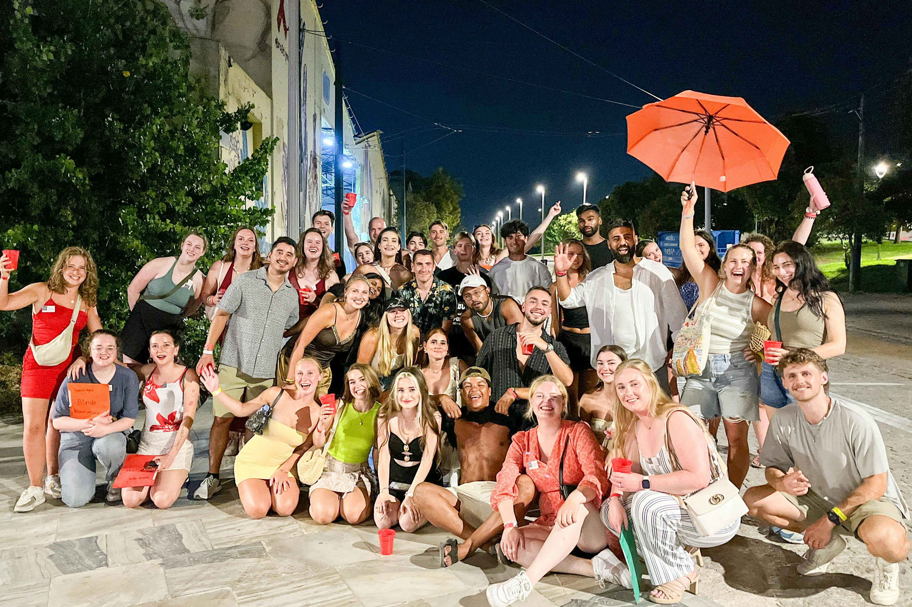 Atenas: Pub Crawl + Bebidas Ilimitadas + Entrada em Boate - Photo 5