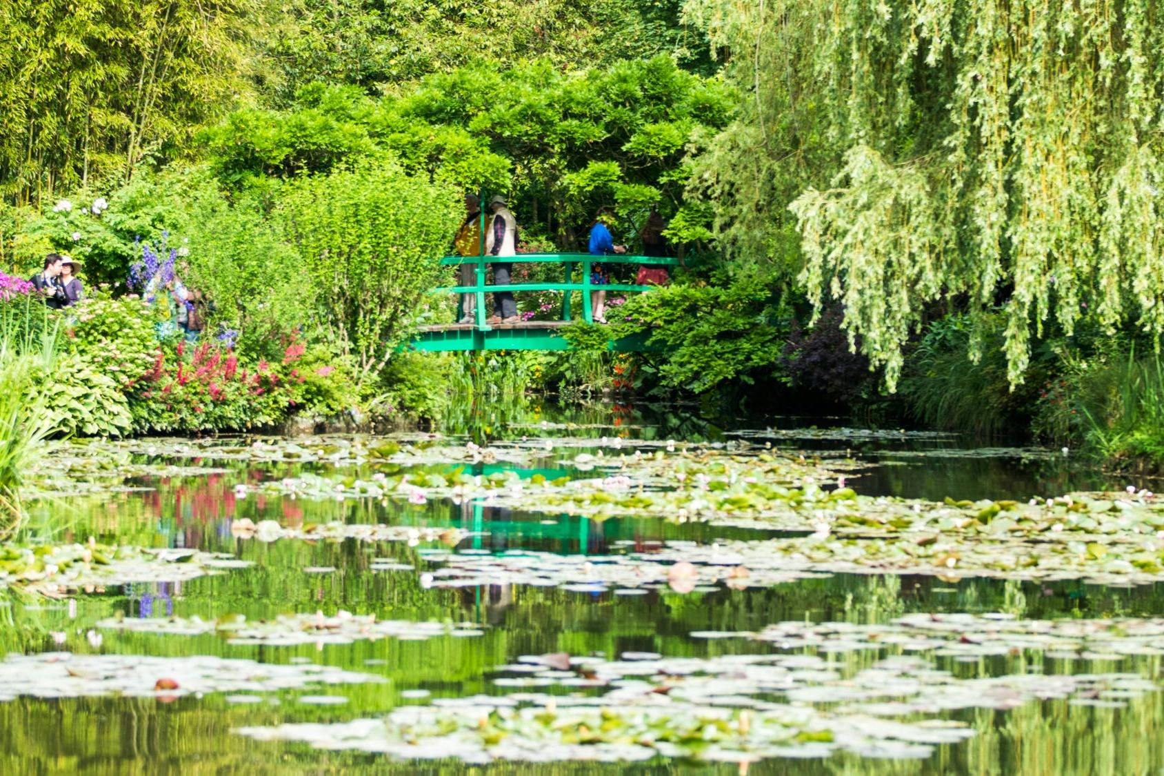Giverny & Auvers-sur-Oise: Small Group Guided Tour from Paris