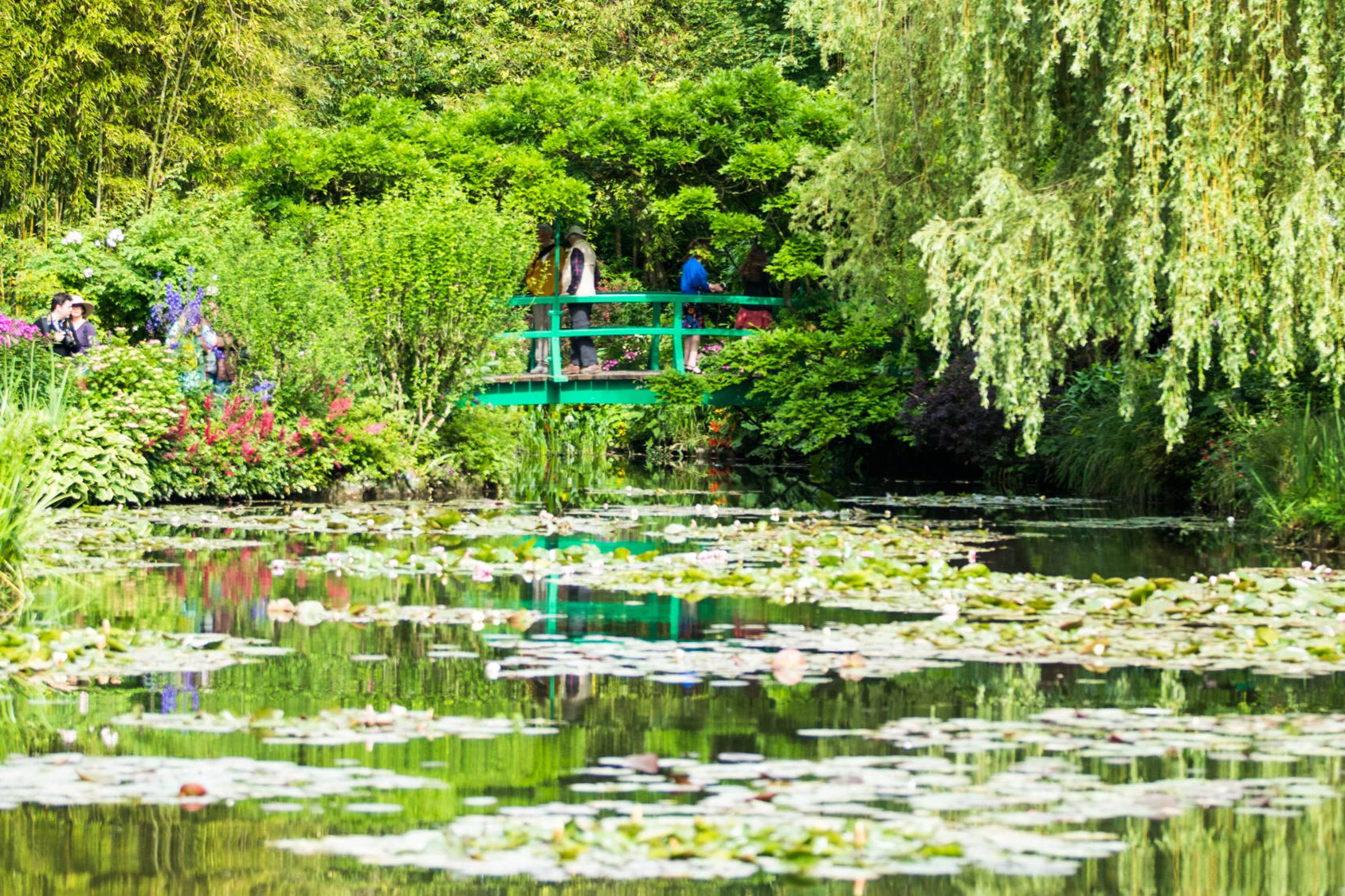 Giverny & Auvers-sur-Oise: Small Group Guided Tour from Paris