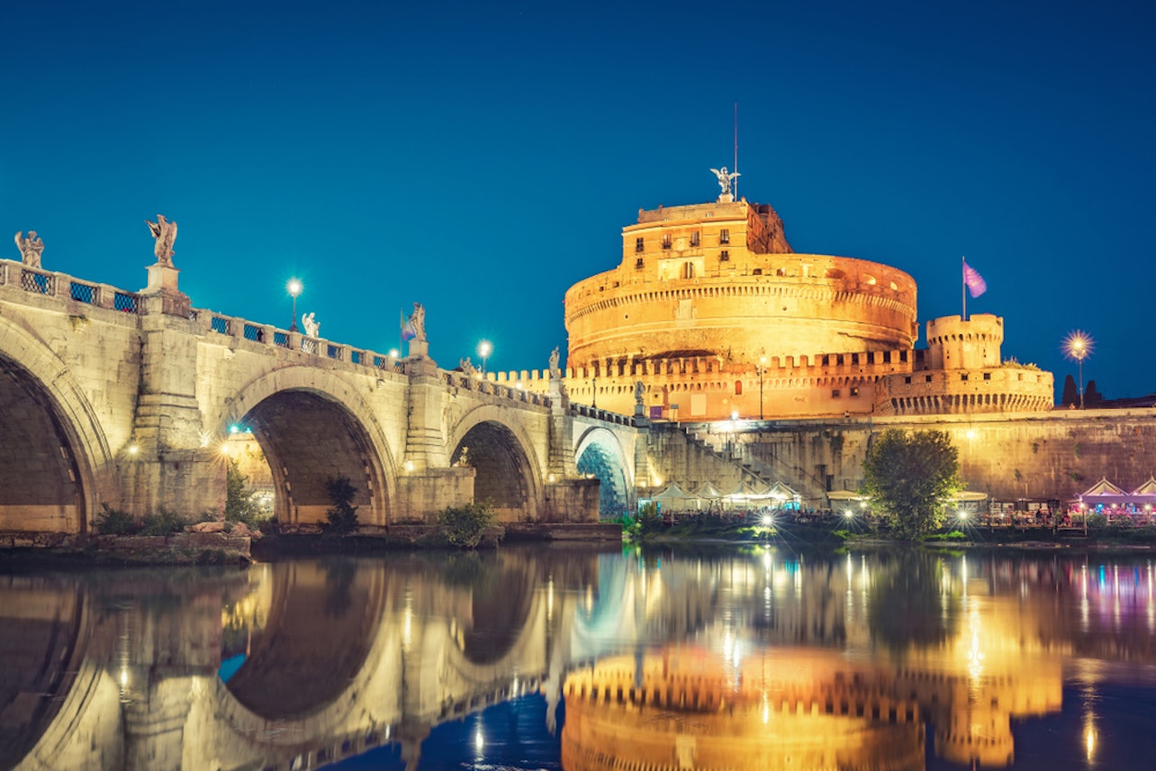 Roma: Cruzeiro ao pôr-do-sol no Tibre com aperitivo - Acomodações em Roma