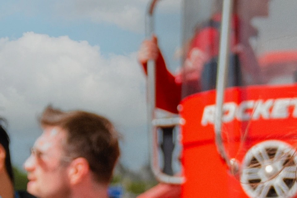 Prepare to be entertained by hilarious comedian guides on board a Thames Rockets speedboat.