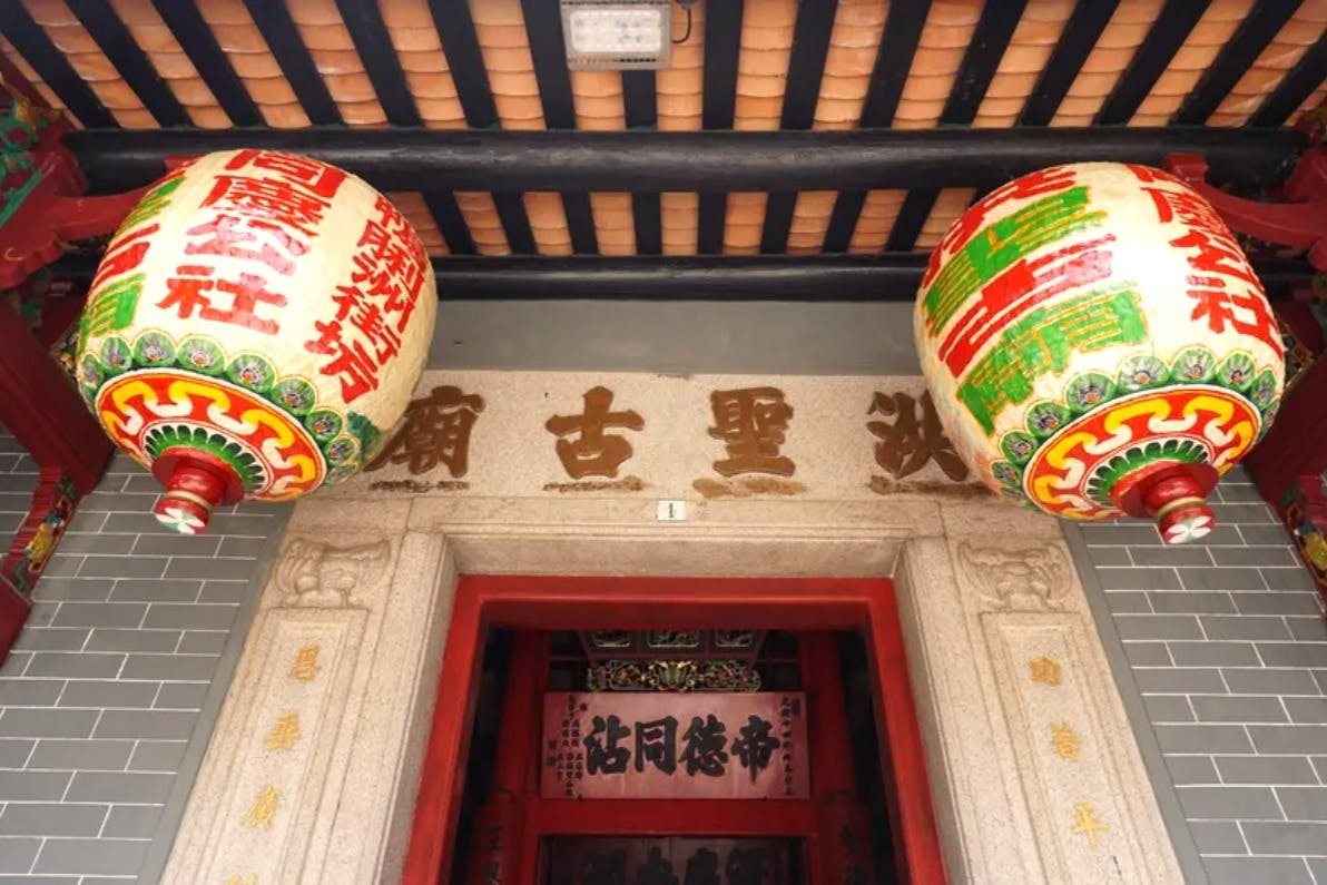 私たちの旅は洪聖寺から始まり、乗船のために桟橋で待ち合わせます