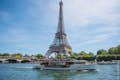 Boot und Eiffelturm