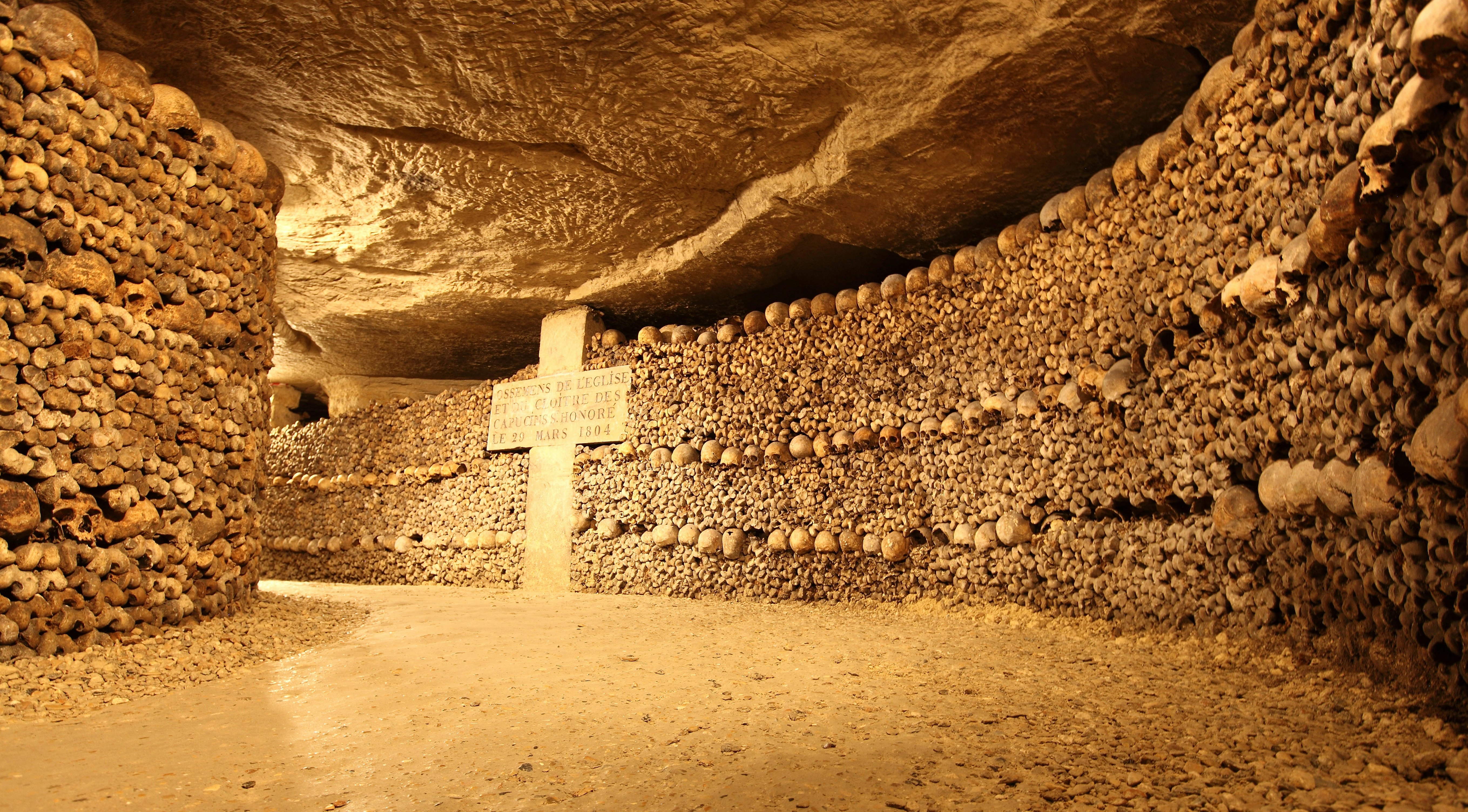 Катакомбы парижа. Катакомбы Парижа (Catacombs of Paris), Франция. Оссуарий Париж катакомбы. Катакомбы под Парижем. Подземные катакомбы Парижа.