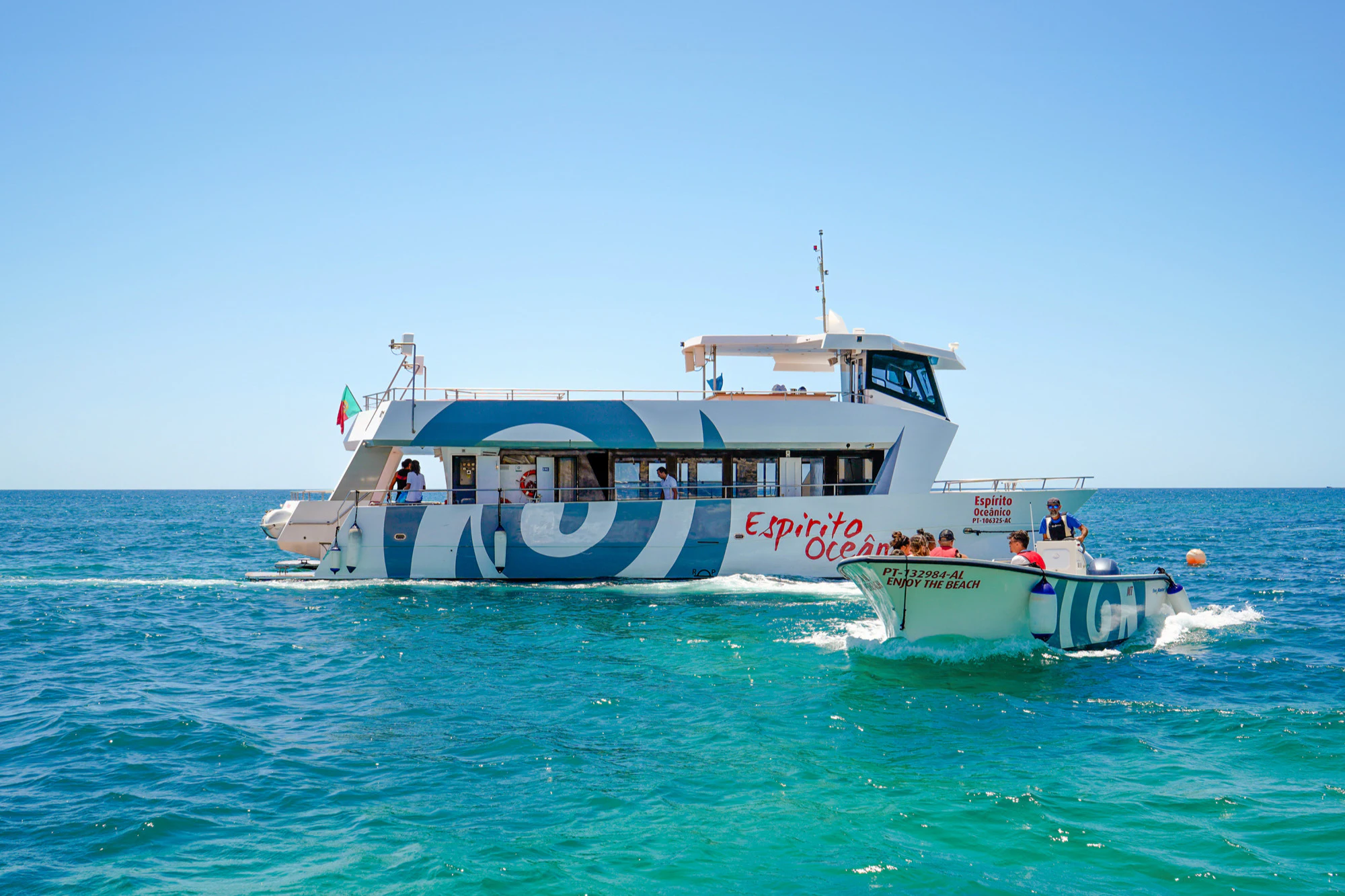 Benagil Caves: Guided Boat Tour from Albufeira + Brunch + Open Bar