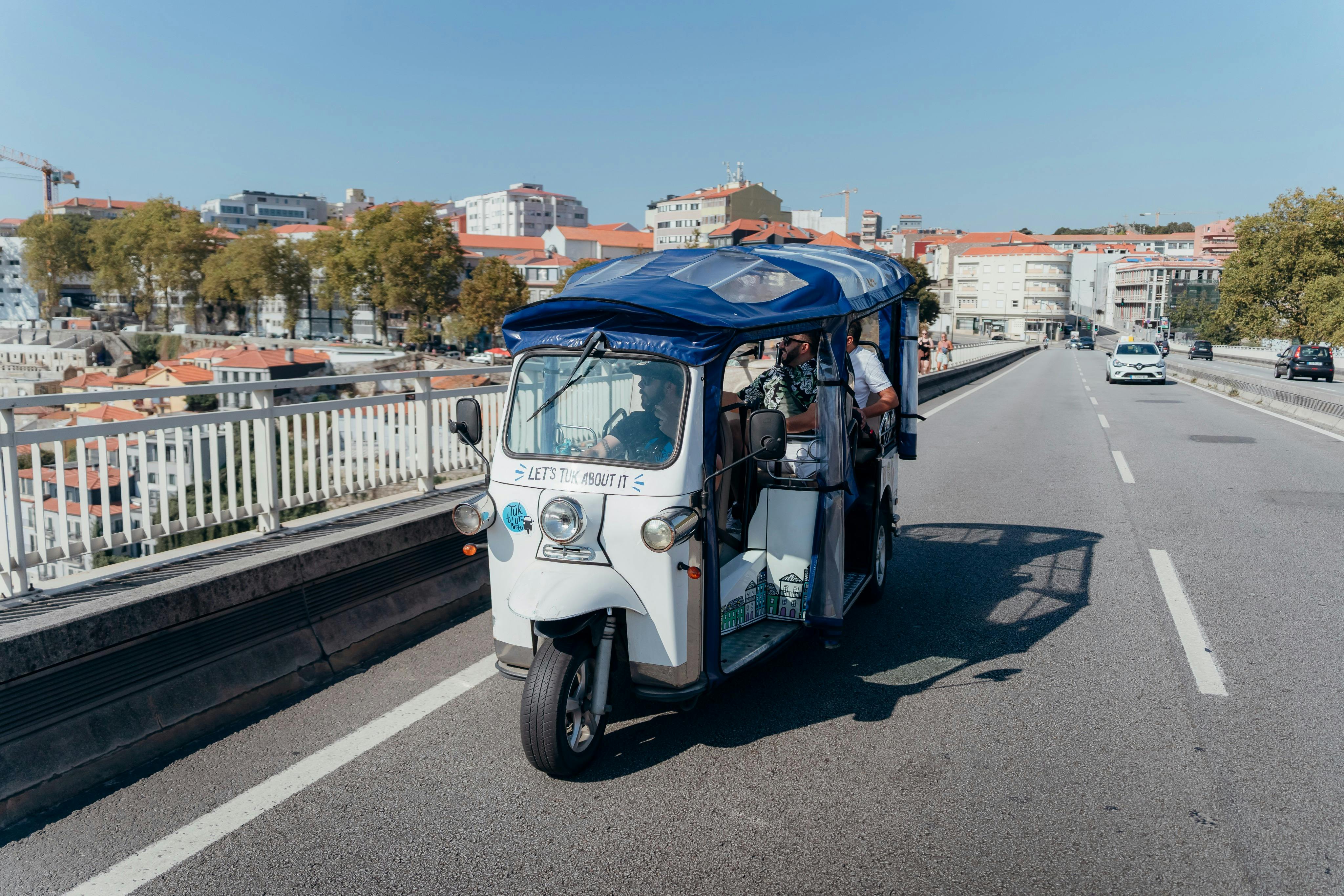 Passeio privativo de 2 horas de Tuktuk no Porto para o Mosteiro e as Adegas - Photo 7