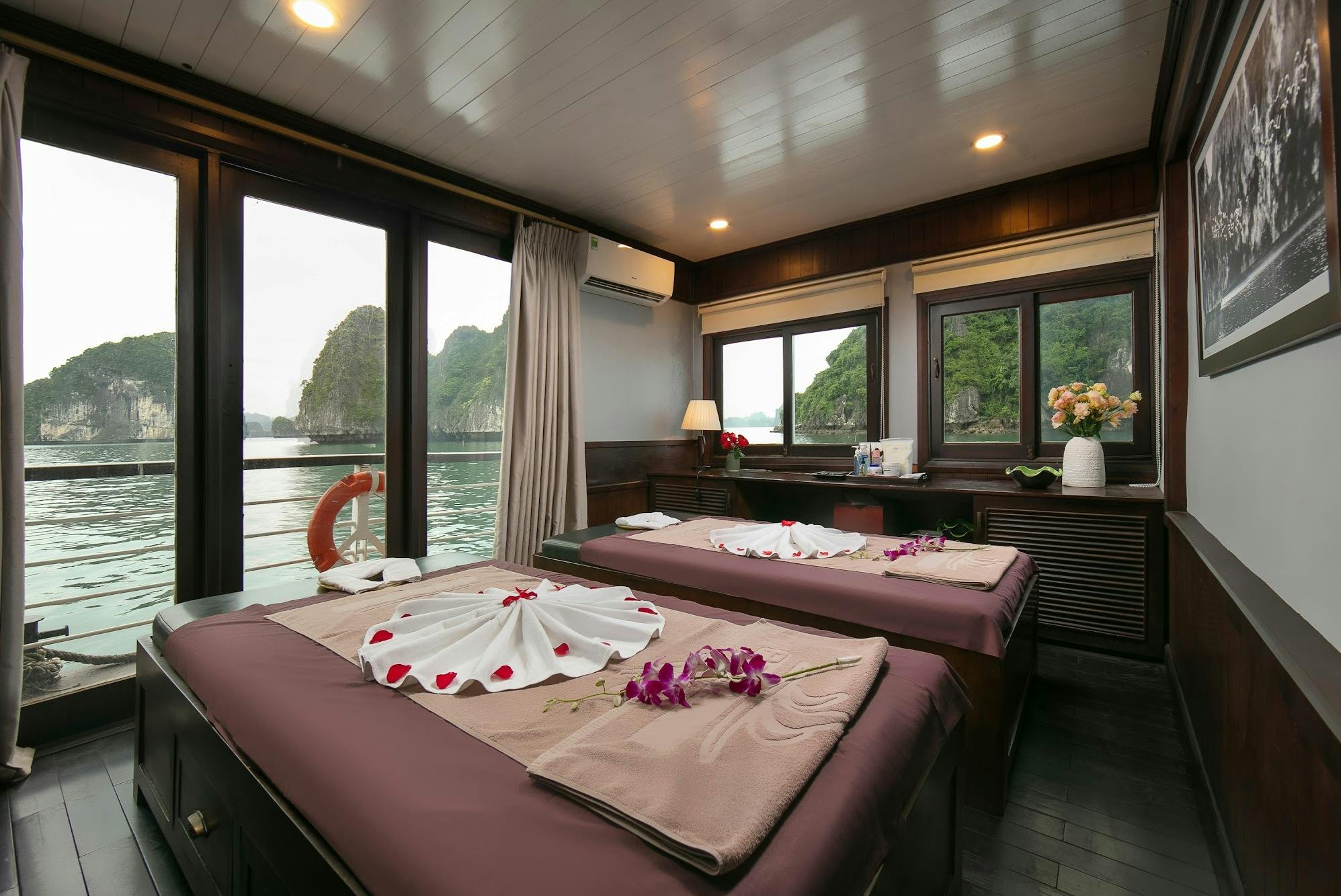 Baia di Ha Long: 2D1N Crociera Mila + Sung Sot e Ti Top + Pasti + Trasferimento opzionale — 5
