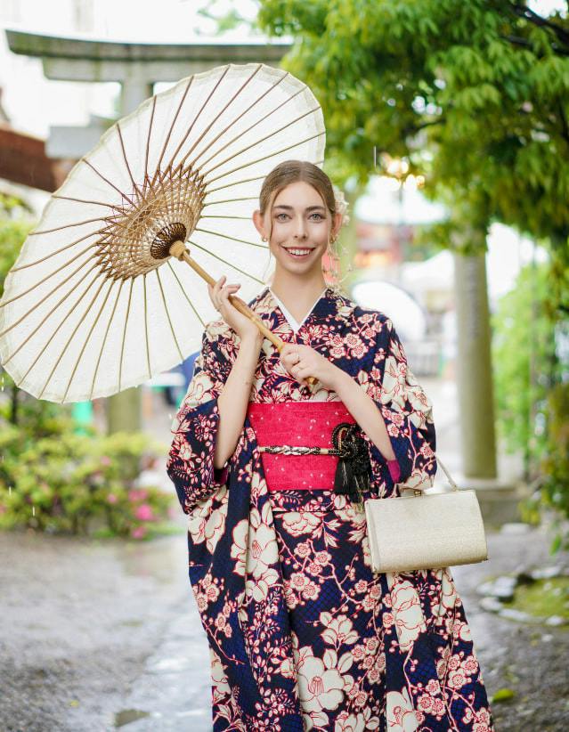 Asakusa: Kimono Rental Experience with Furisode Option