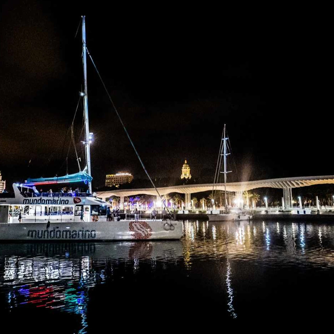 Malaga: Nächtliche Bootstour + Drink