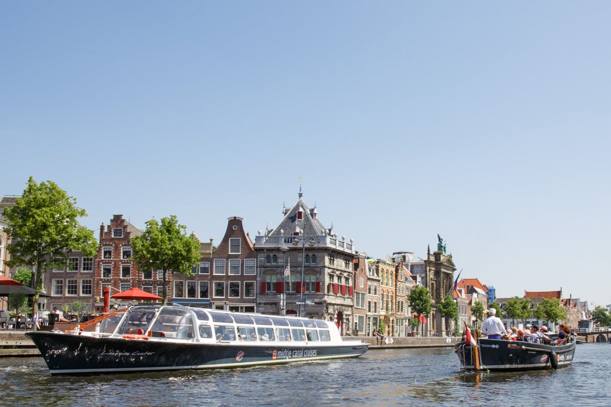 有盖船只和露天船只