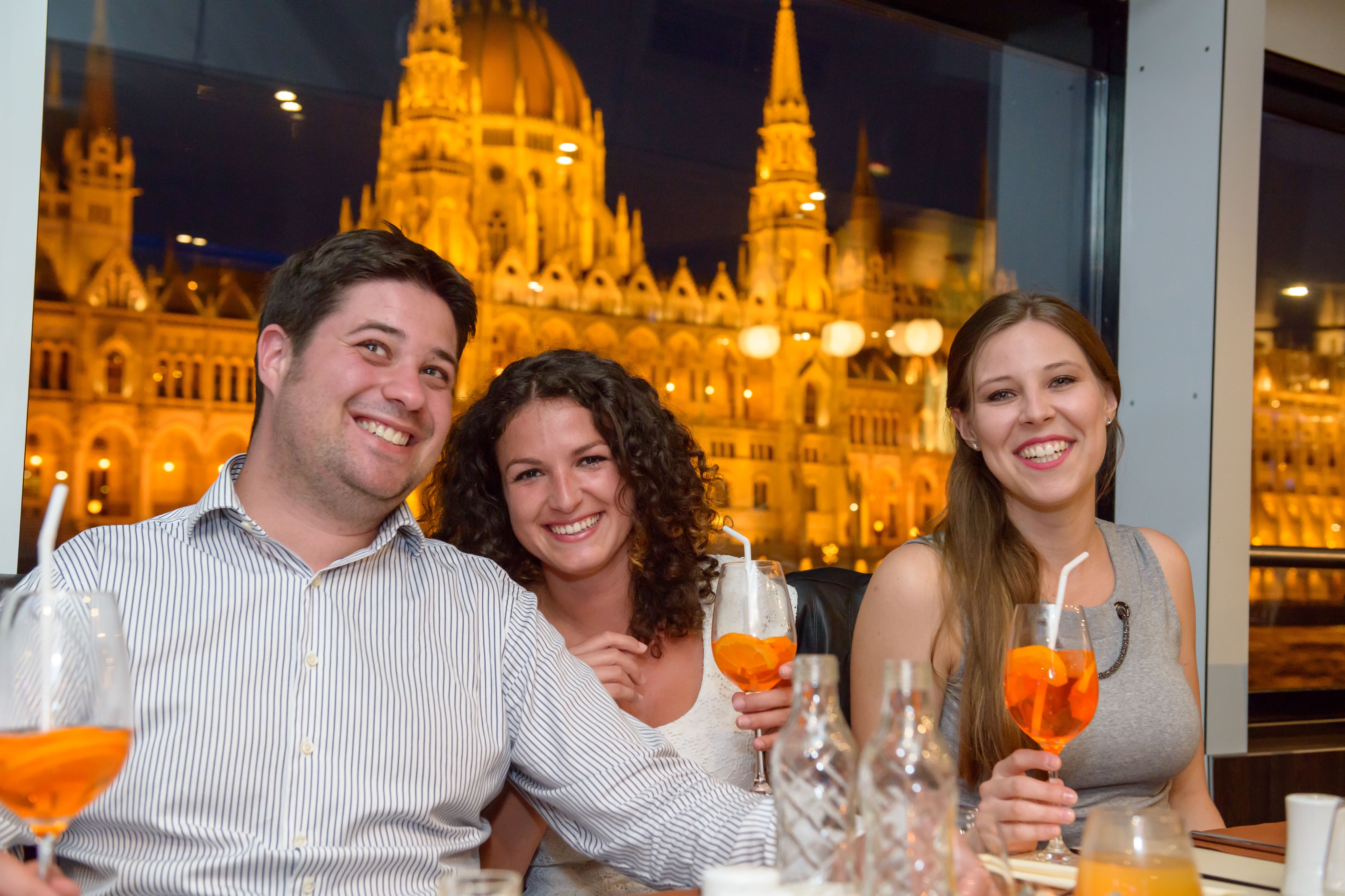 Danube Cruise With Drinks And Piano Battle Show - Budapest - 