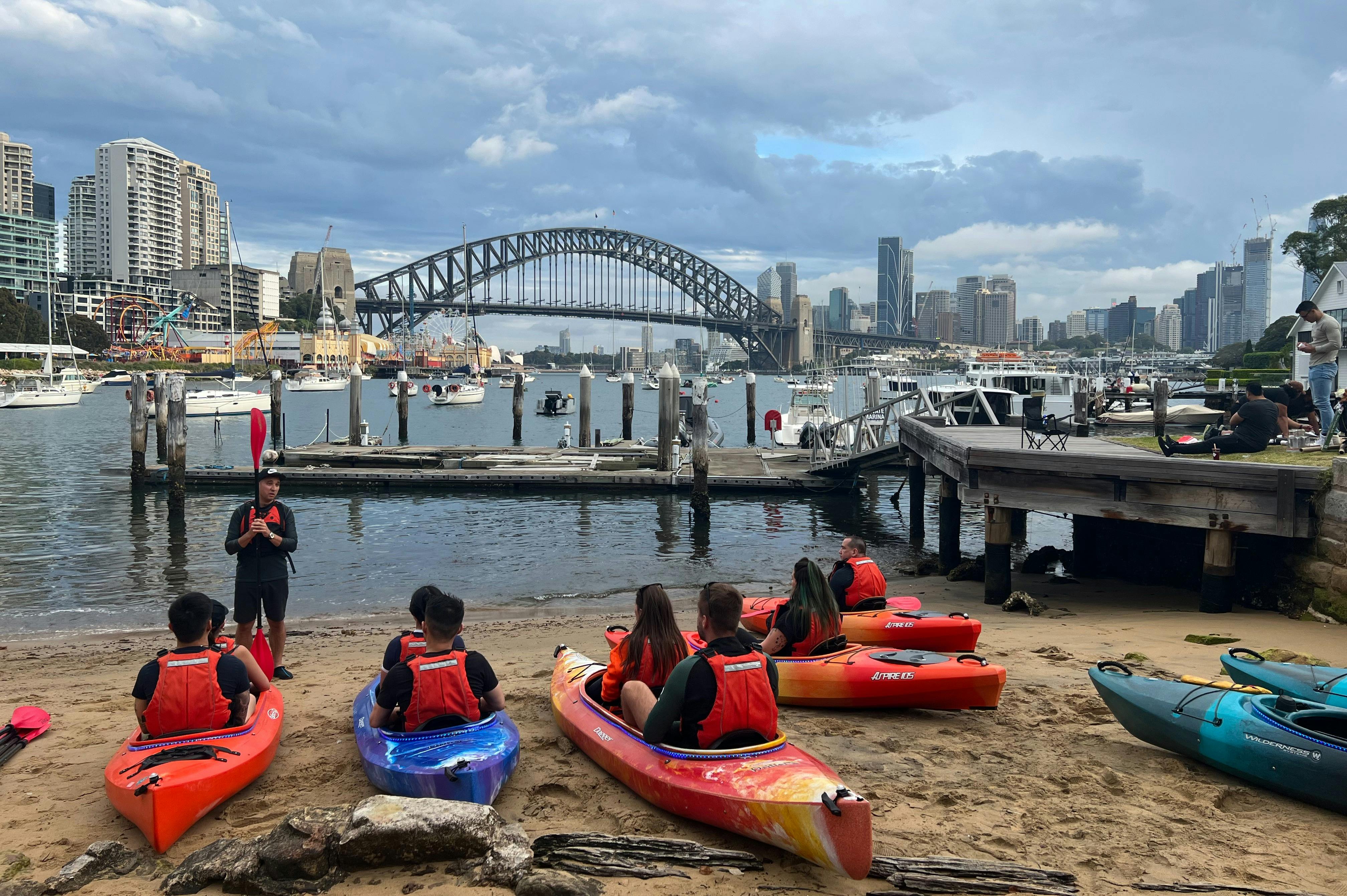 Ενημέρωση για την ασφάλεια πριν ξεκινήσουμε, οι φιλικοί και έμπειροι ξεναγοί μας είναι εκεί για να απαντήσουν σε όλες τις ερωτήσεις σας