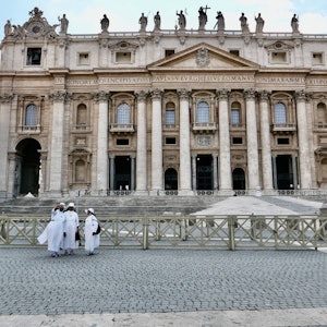 fuori dalla Basilica