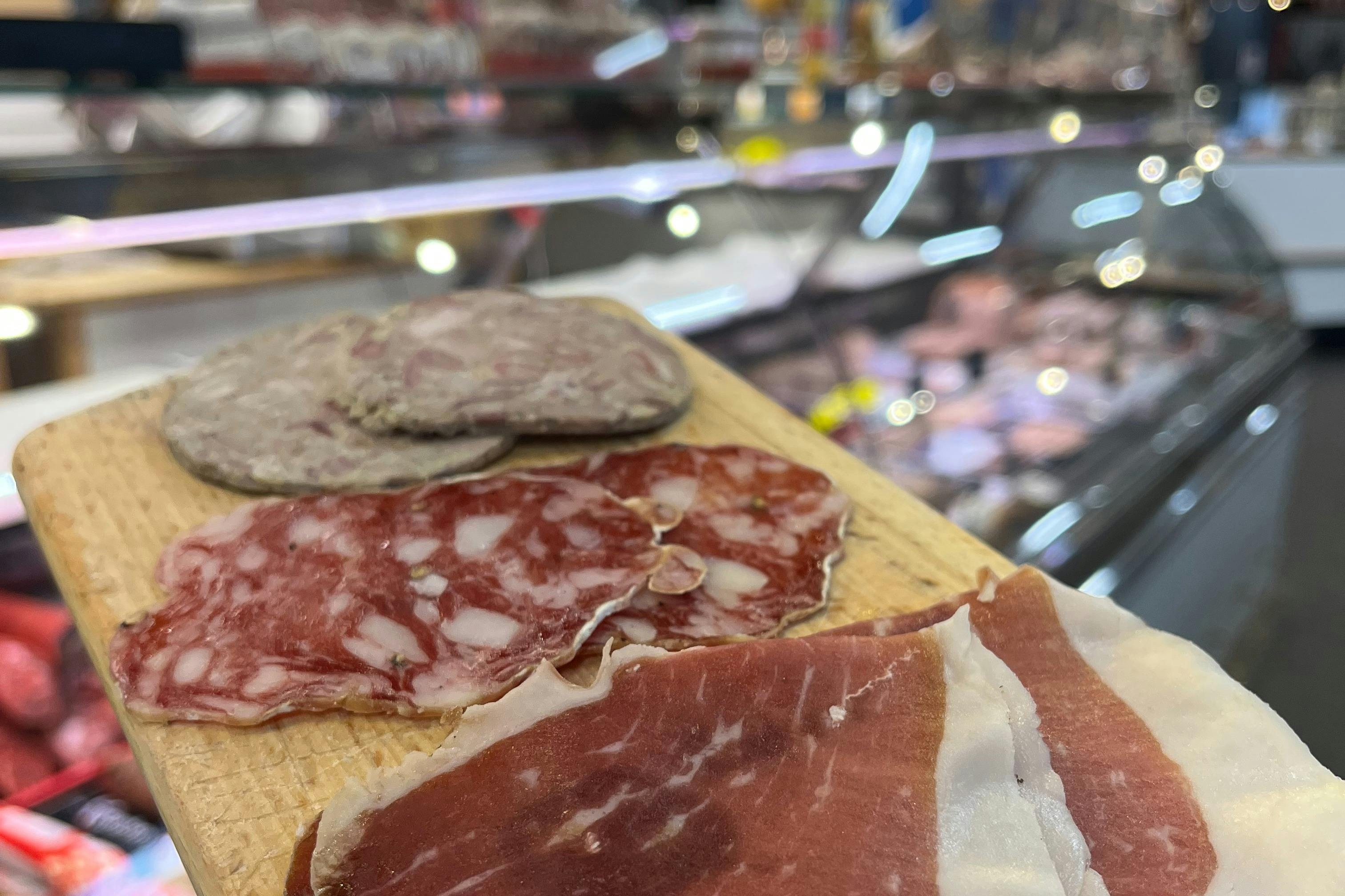 Ποιοτικά αλλαντικά στο μενού.