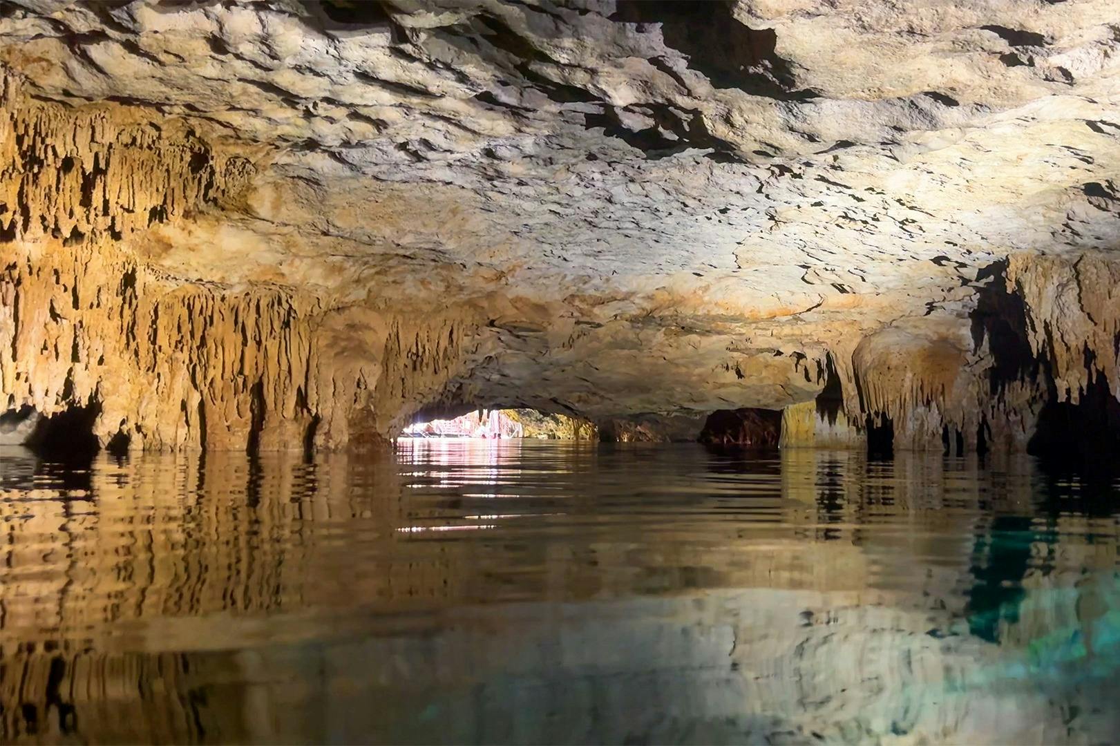 Περιήγηση με αναπνευστήρα στις σπηλιές