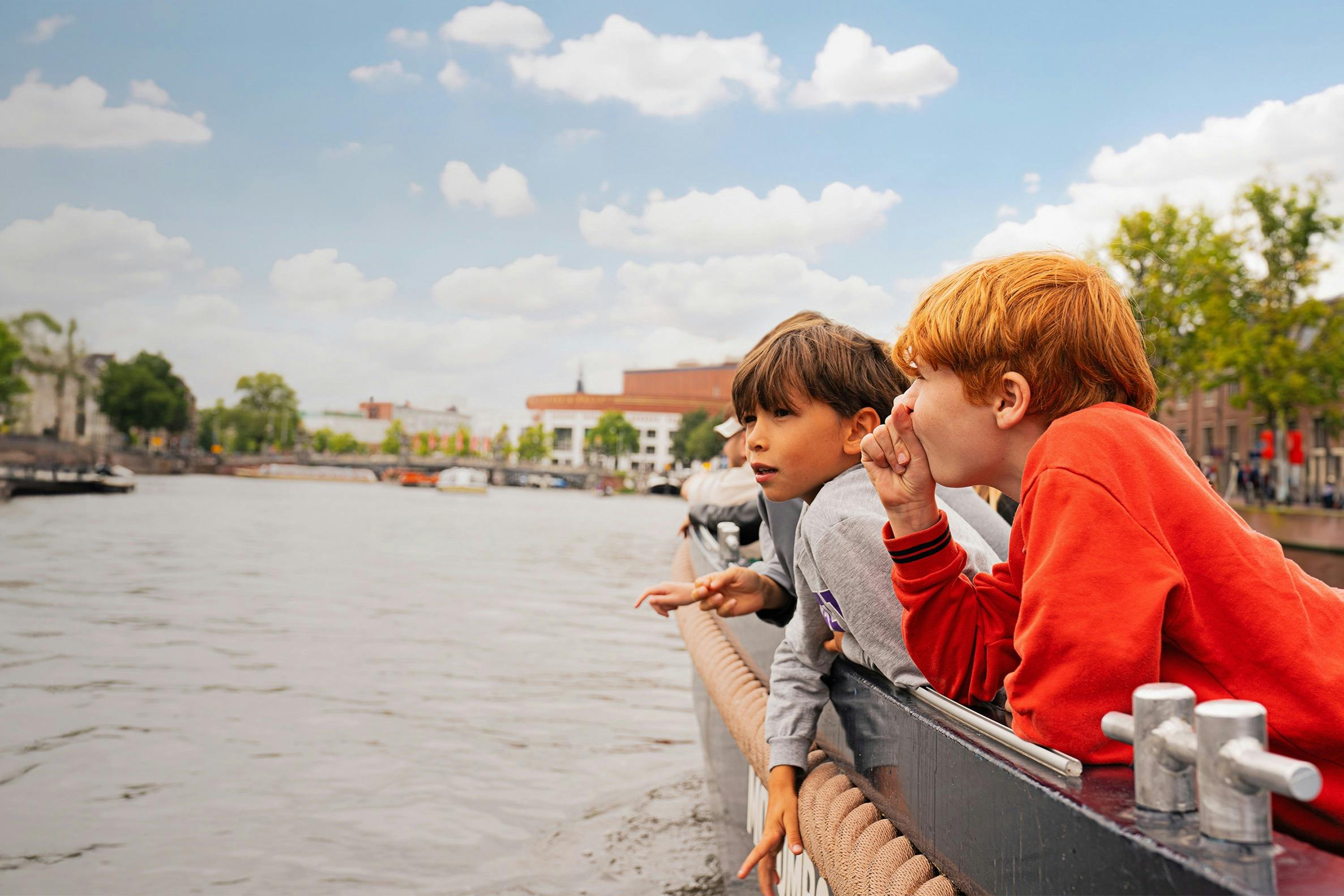 컬투어 페리의 두 소년