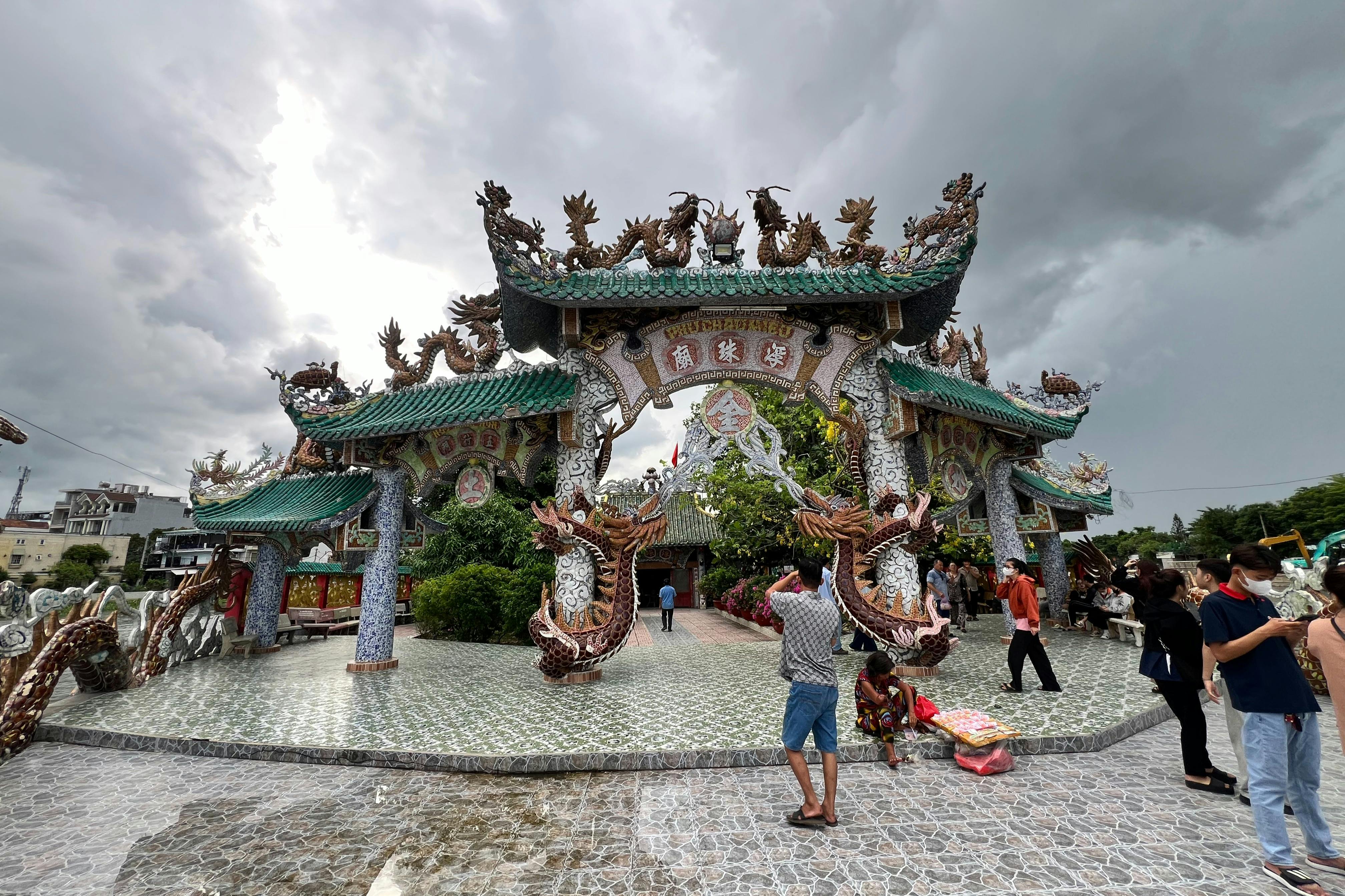 Phu Chau Floating Temple & Binh Quoi Tourist Village: Guided Speedboat Tour