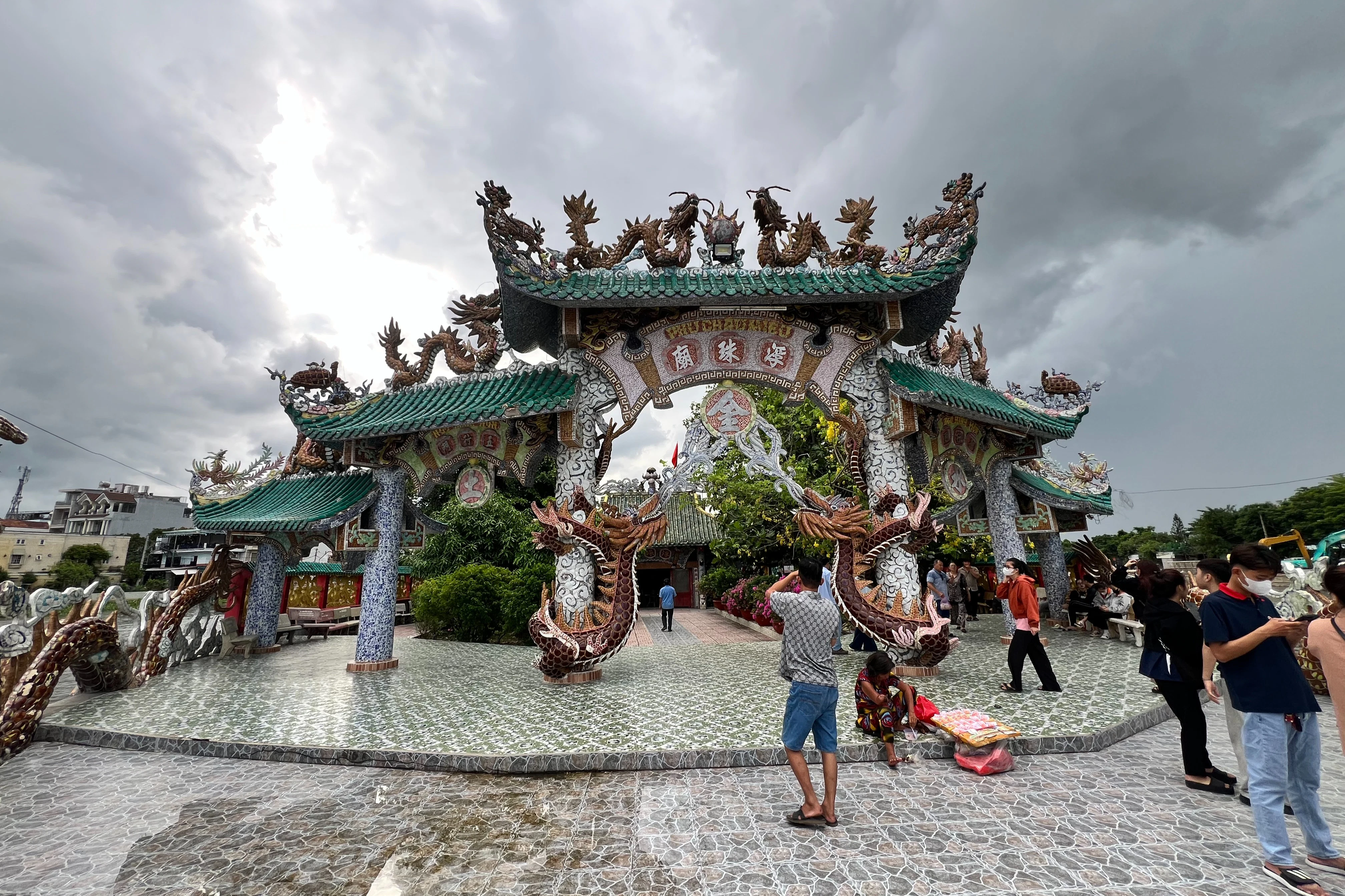 Phu Chau Floating Temple & Binh Quoi Tourist Village: Guided Speedboat Tour