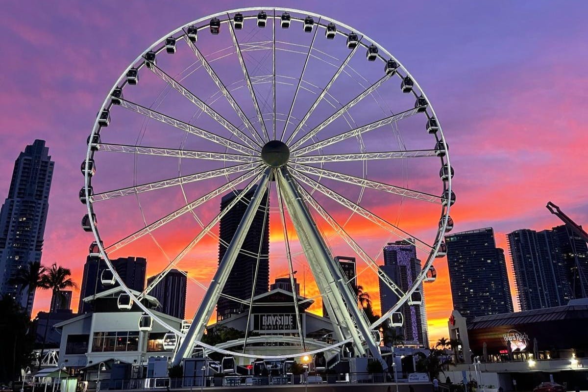 베이사이드 마켓플레이스.