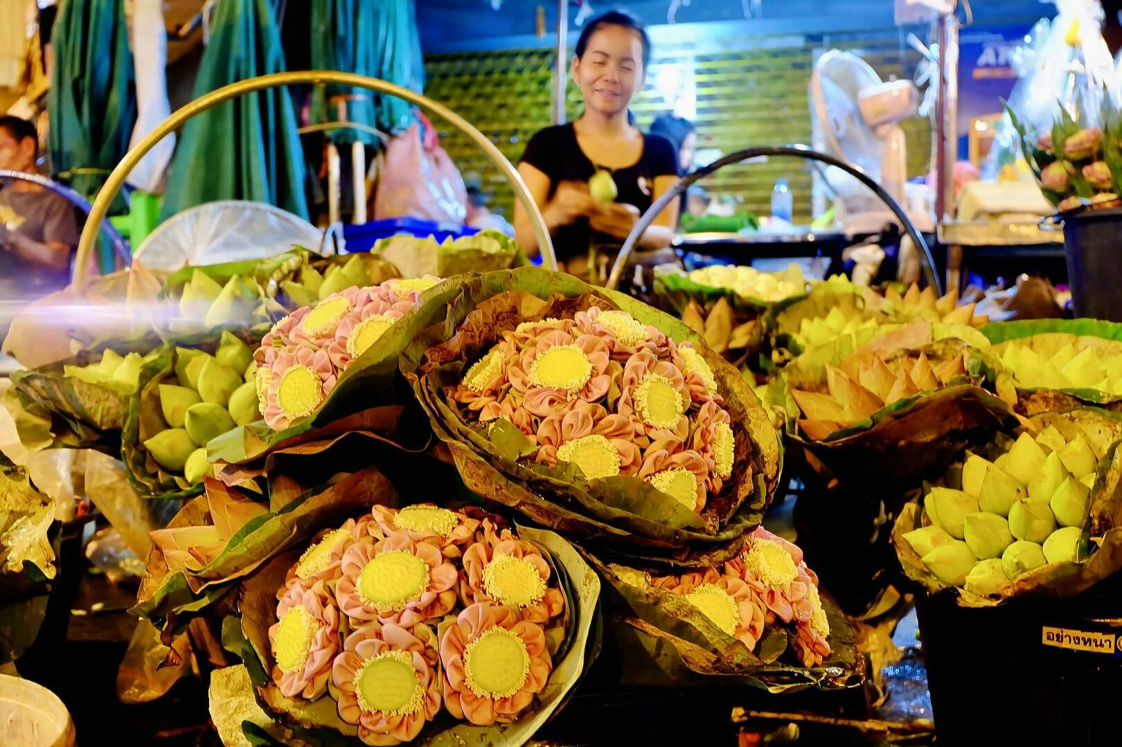 Bangkok: Small Group Guided Night Bike Tour + Dinner 5