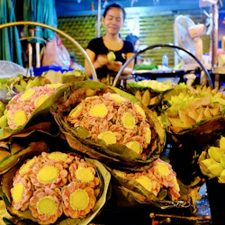 Bangkok: Small Group Guided Night Bike Tour + Dinner 5