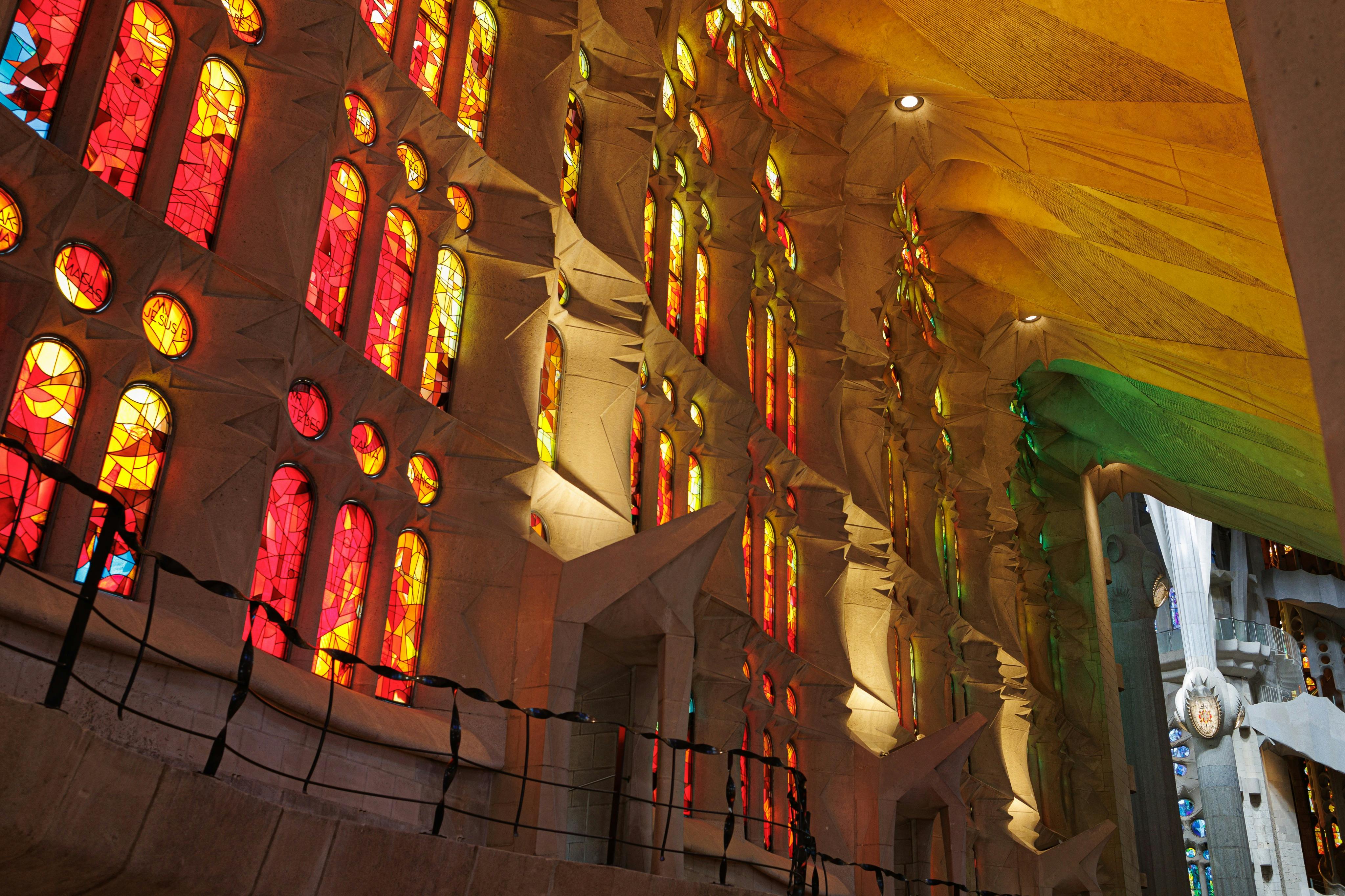 Sagrada Familia: Biglietto salta-coda + Tour guidato per piccoli gruppi — 2