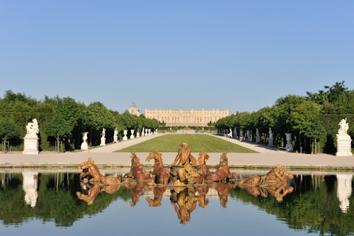 ヴェルサイユ宮殿と庭園：入口+バスでパリからの交通(即日発券)