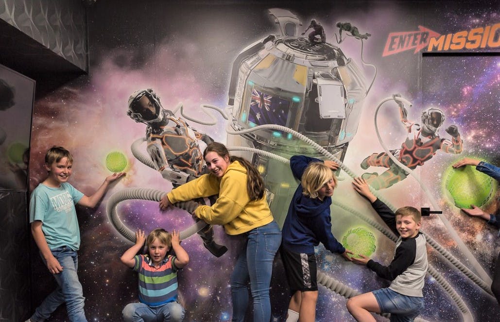 인터랙티브한 벽으로 사진을 찍으세요!