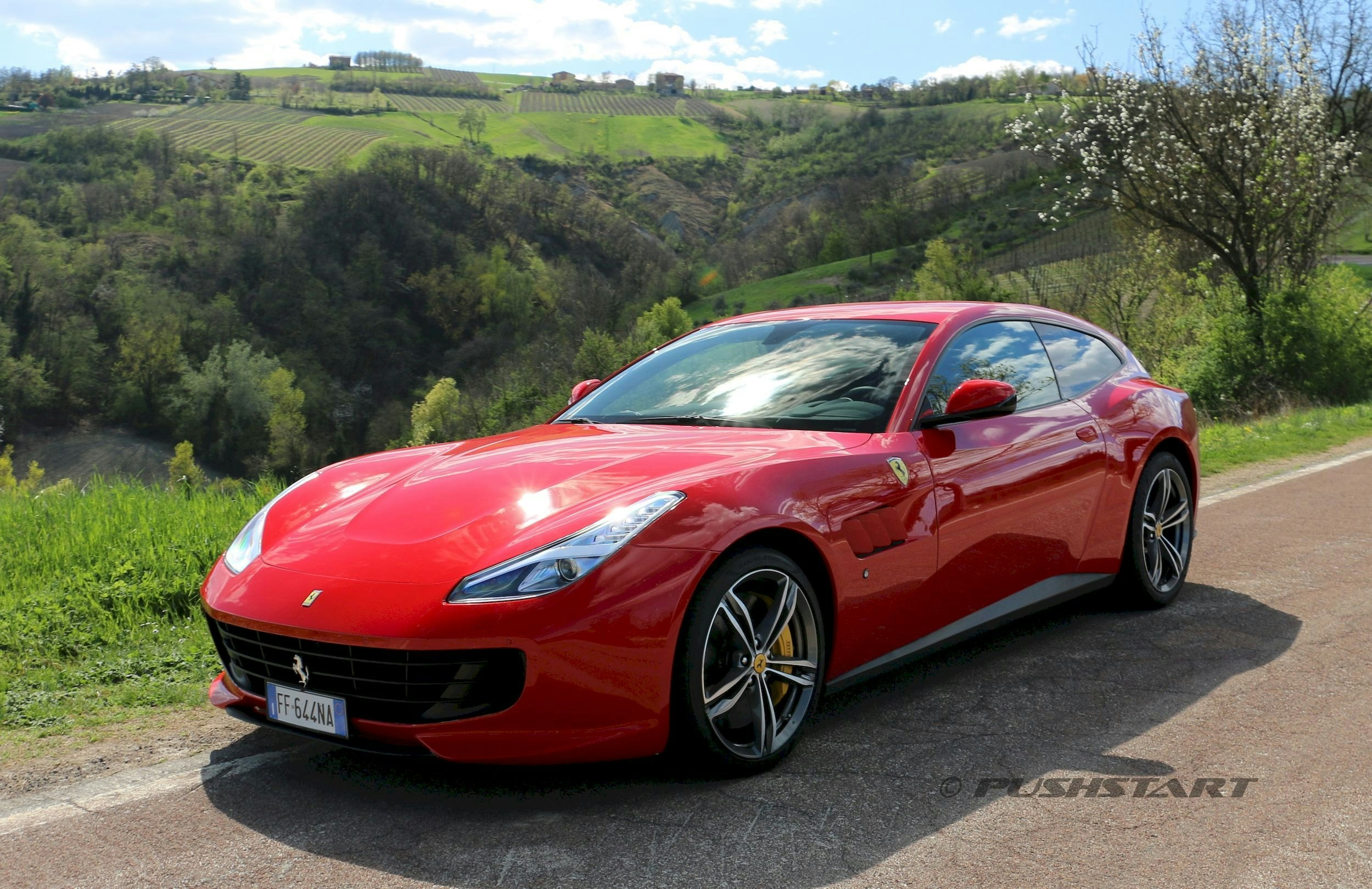 Test-drive de um Ferrari GTC4Lusso