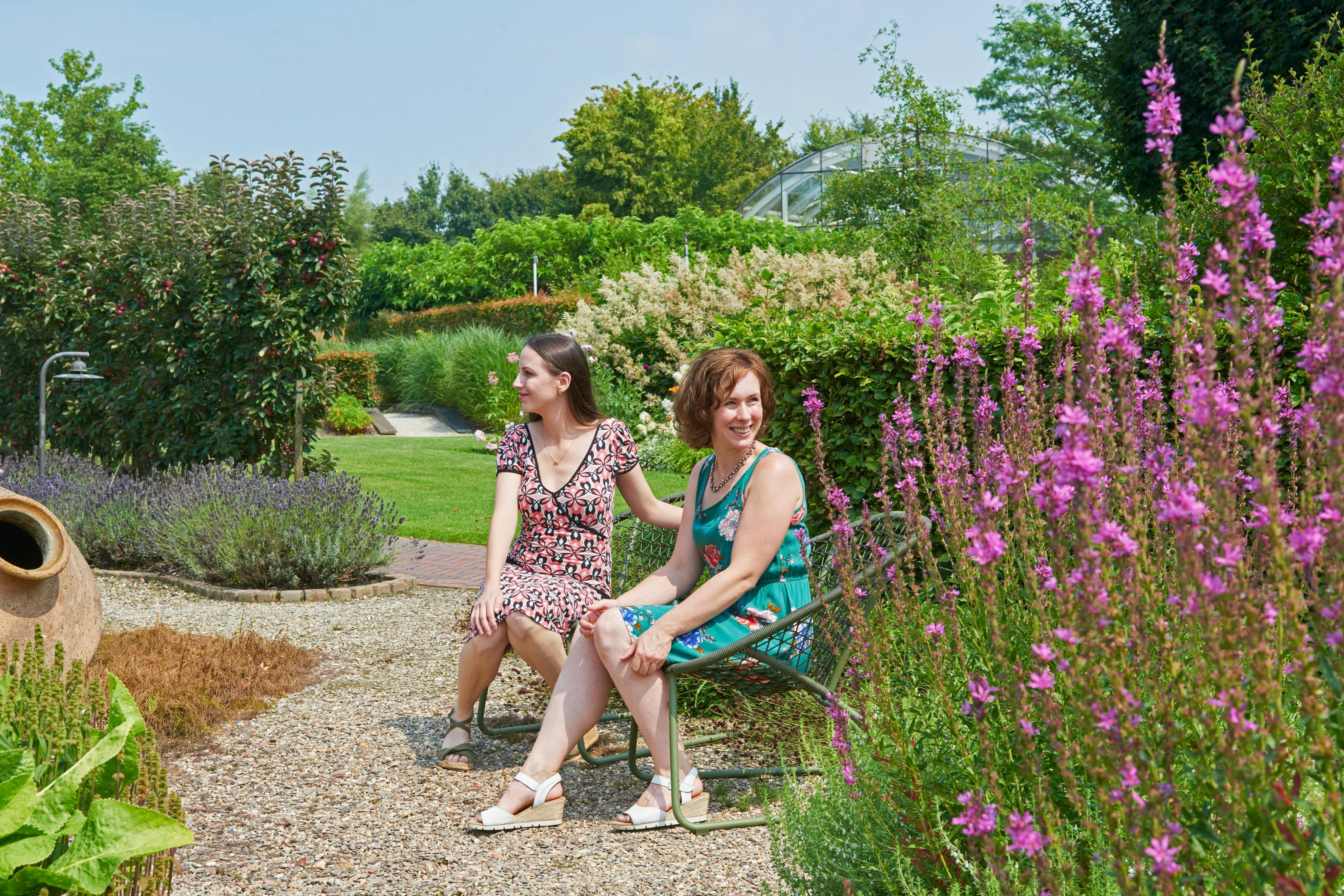 女人、花园、鲜花