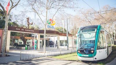 גן החיות של ברצלונה + שייט תצפית "לאס גולונדרינס