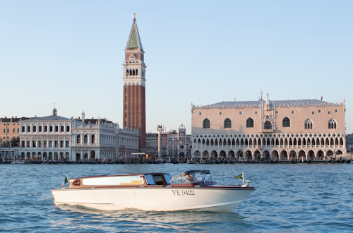 ヴェネツィアからマルコ・ポーロ空港までの水上タクシー(即日発券)